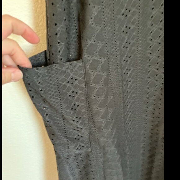 🎄3/$15 SALE 🎄XL Black Swim Cover with Pockets - Picture 3 of 4